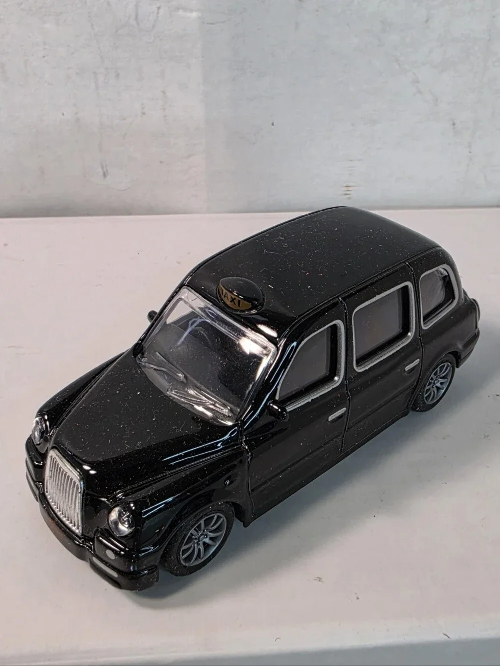 PLDZ (2022)  1:36 Scale   British London Taxi - Black - Die-cast